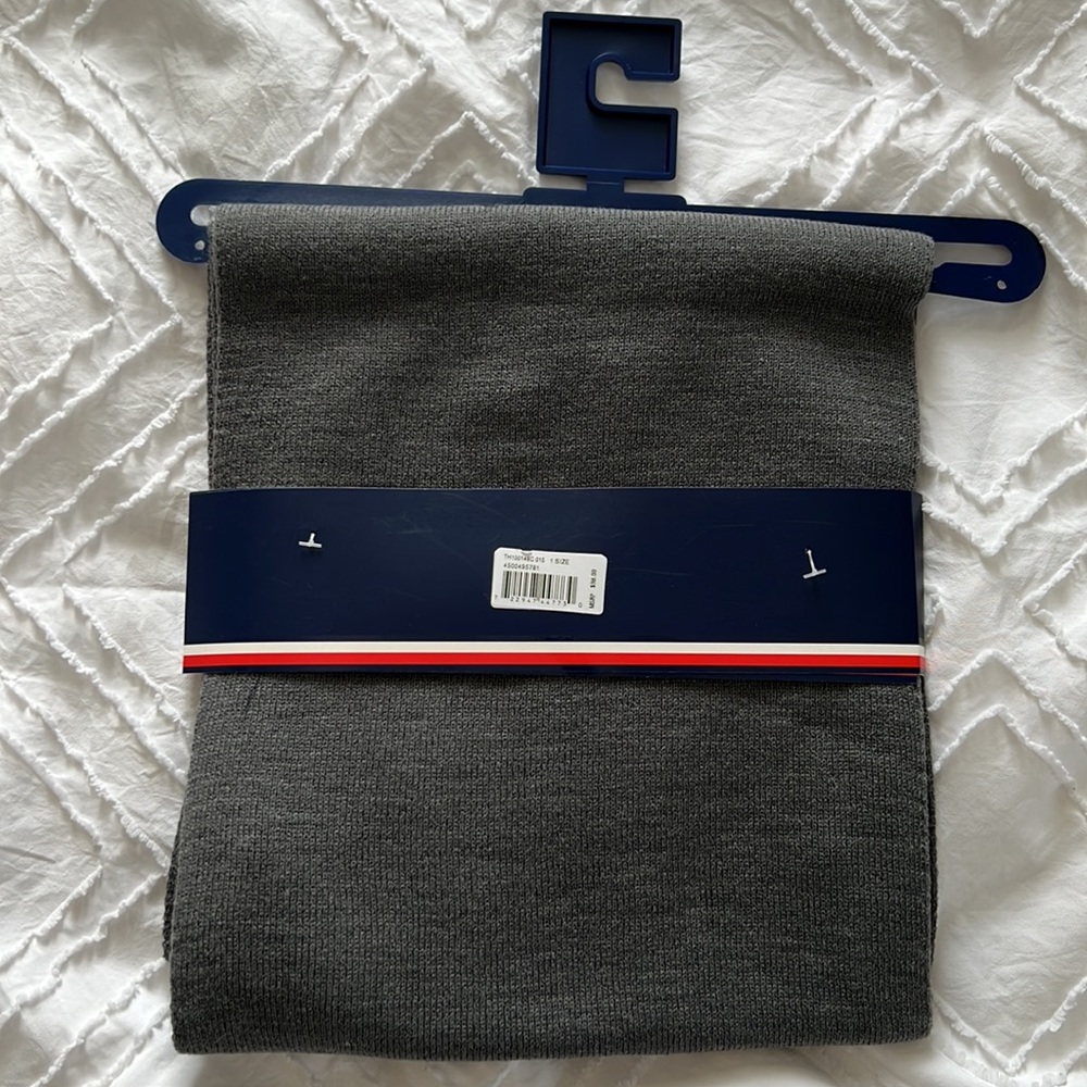 Tommy Hilfiger 2-Piece Logo Beanie & Scarf Set - Picture 2 of 7